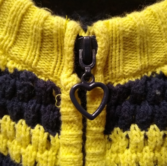 Vera Wang "Princess" sweater - Picture 3 of 4